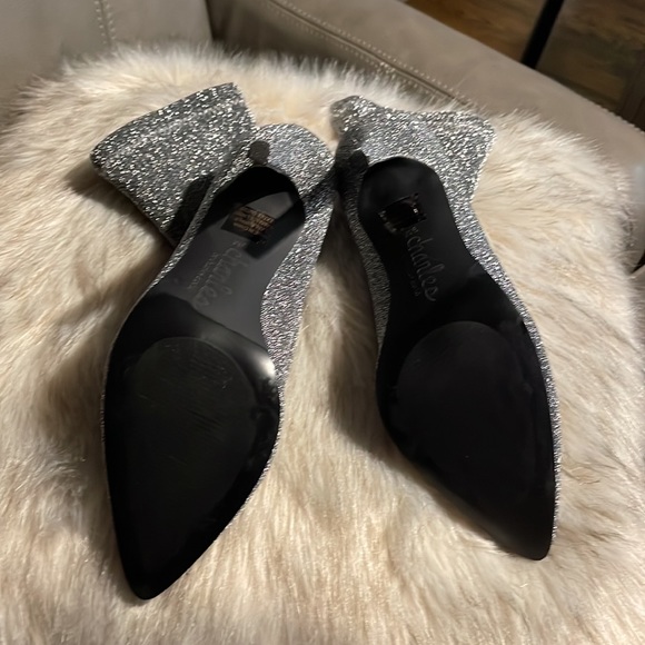 Charles David Silver Booties!  Size 9, Shiny Fabric Material 4 1/2“ heels SEXY! - Picture 6 of 6